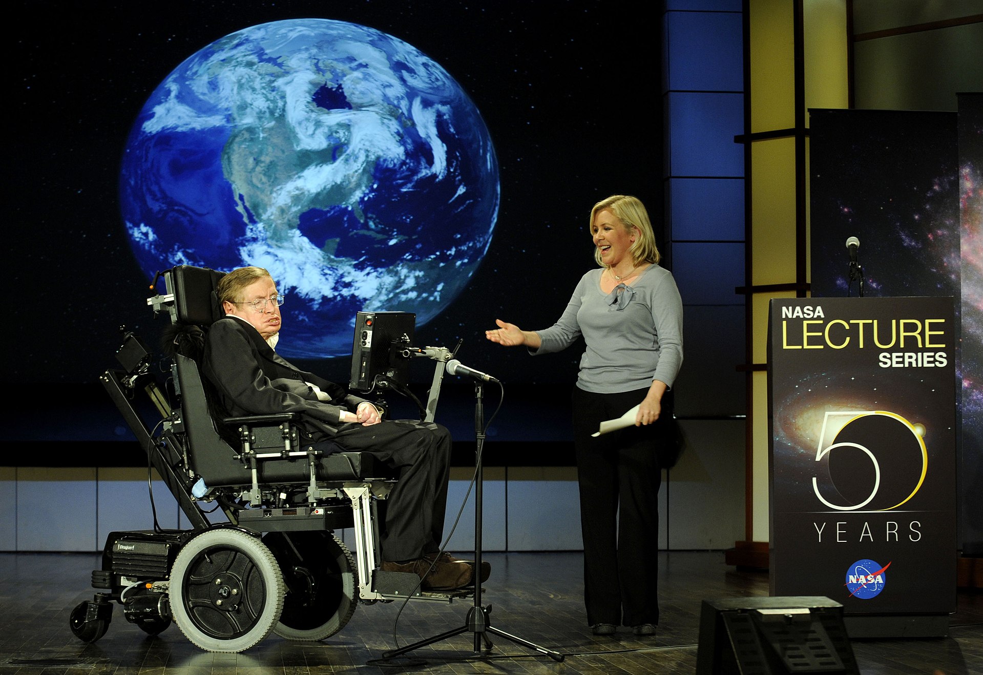 Stephen Hawking being presented by his daughter Lucy Hawking at the lecture he gave for NASA's 50th anniversary